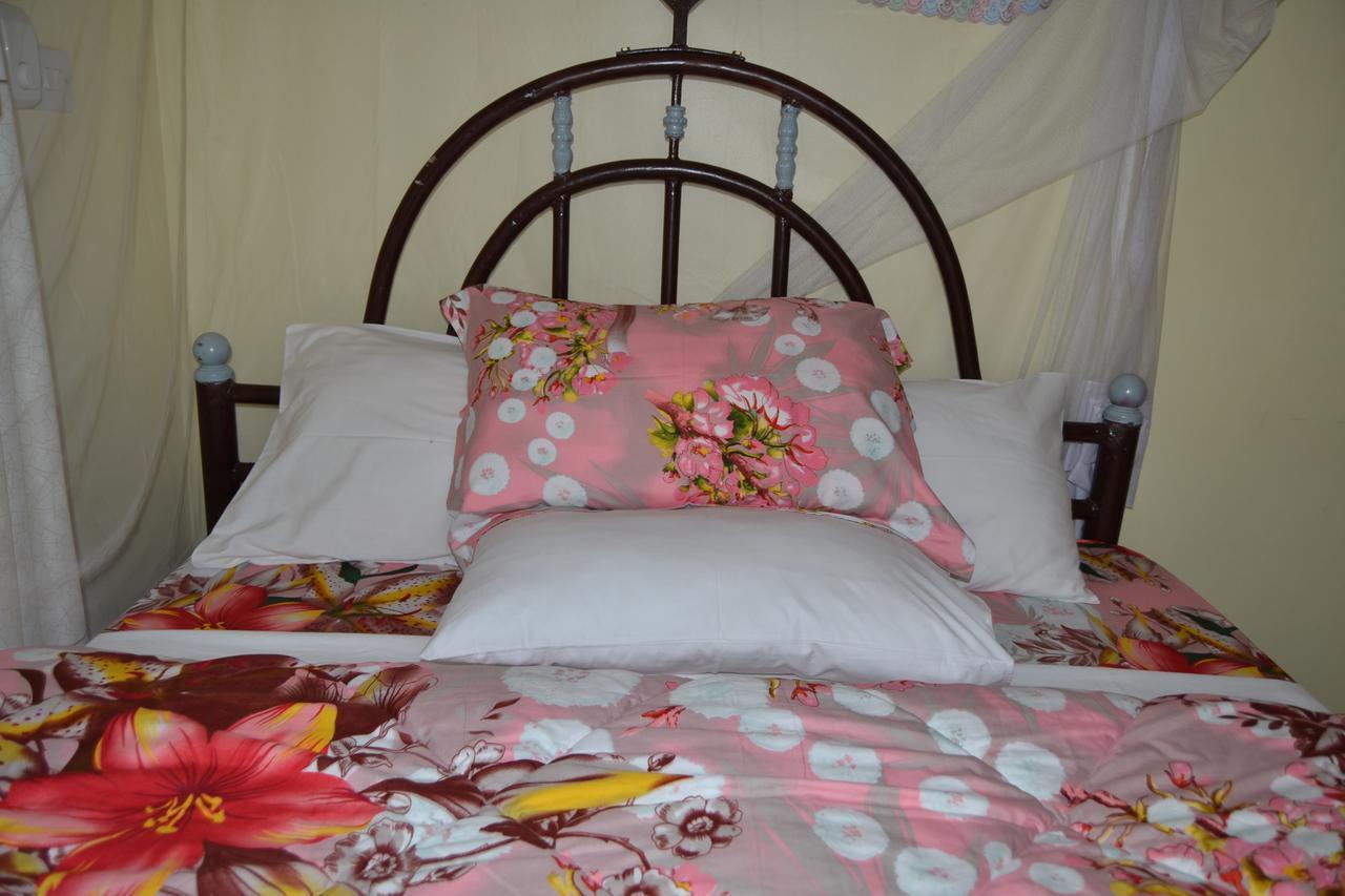 בגמויו Barcelona Lodge מראה חיצוני תמונה